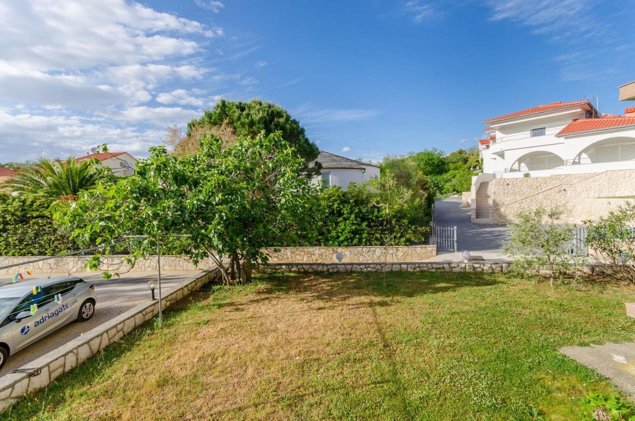 Apartments Alex Lopar Exterior foto