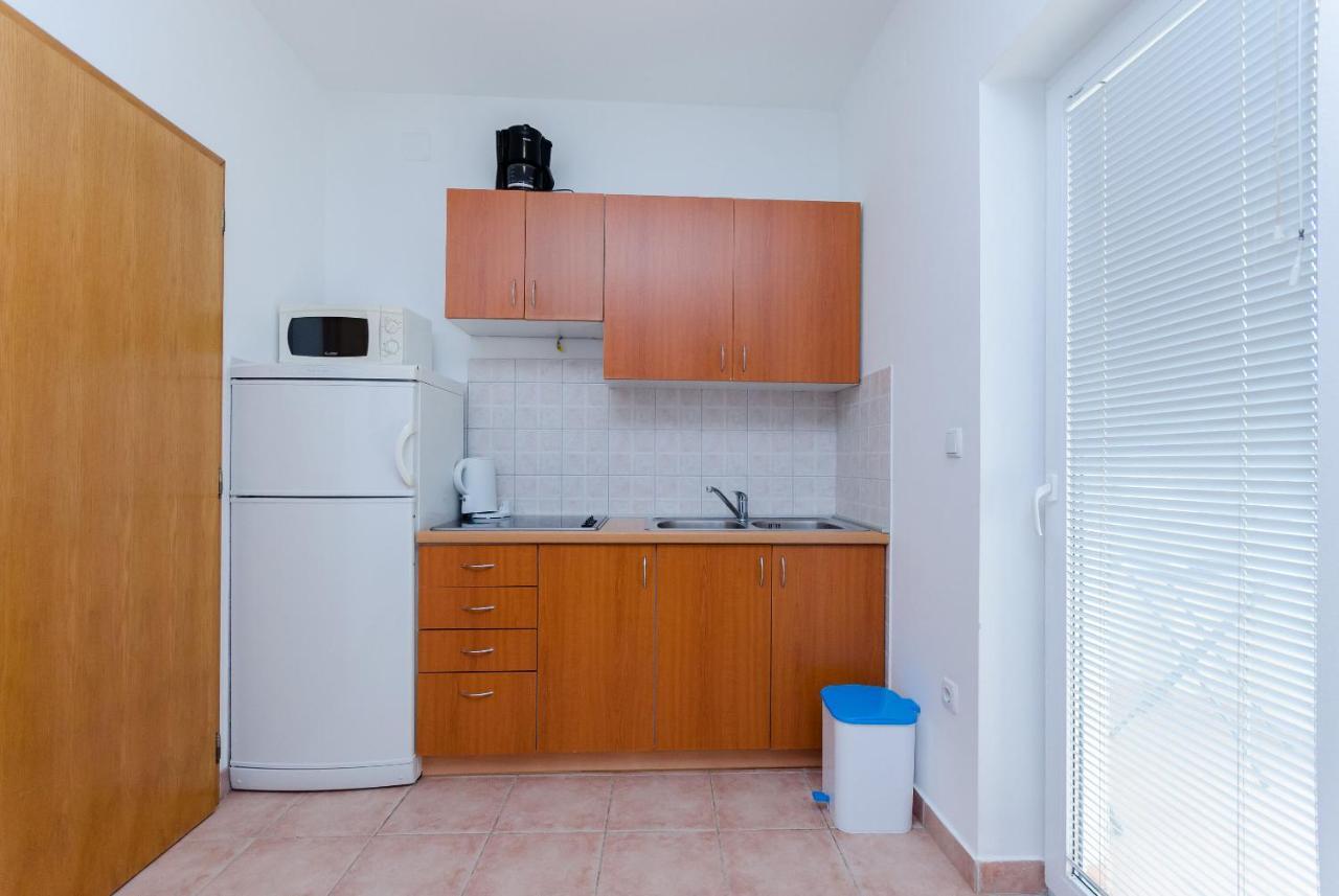 Apartments Alex Lopar Exterior foto